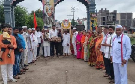 बकवालनगरात जय हनुमान भजनी मंडळातर्फे श्री संत ज्ञानेश्वर महाराजांच्या ७५० व्या जन्मोत्सवानिमित्त भव्य दिंडी सोहळा संपन्न