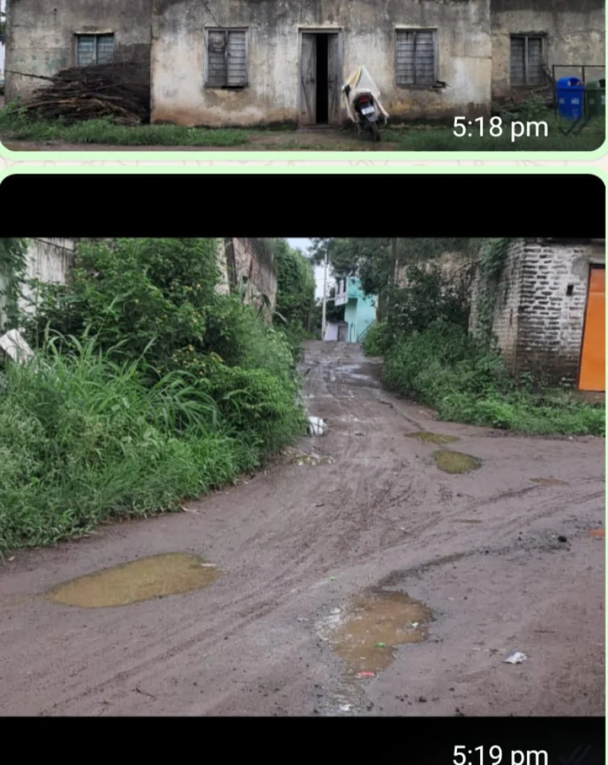 देवळाना खुर्द: चिखलात अडकलेले गाव, आश्वासनांचा खेळ आणि ग्रामस्थांचा संताप