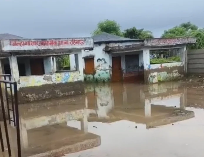 गंगापूर तालुक्यातील रहिमपूर शाळेची दयनीय अवस्था : मुलांच्या भविष्यावर प्रश्नचिन्ह!