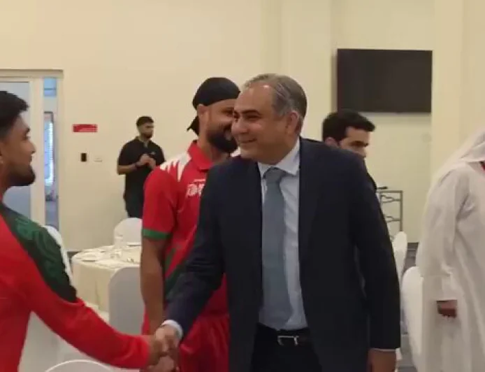 संजय राऊत यांनी भारतीय क्रिकेट संघावर 'नाटक'चा आरोप केला; पाकिस्तानच्या मंत्री मोहसिन नकवींसोबत हस्तांदोलनाचा व्हिडिओ शेअर